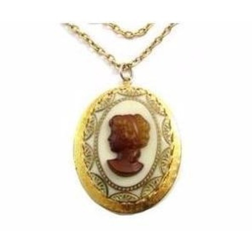 Large Elegant Vintage Gold Plated Photo‎ Locket Pendant & chain necklace